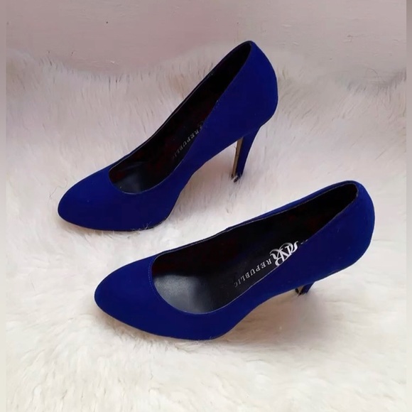 Blue Suede Heels size 7. Like new. - Picture 1 of 2